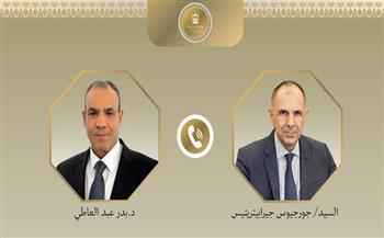 وزير الخارجية يبحث مع نظيره اليوناني التطورات الإقليمية وتعزيز العلاقات الاستراتيجية