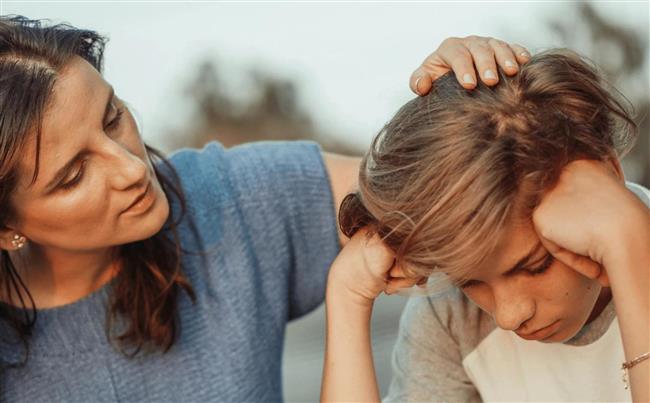 لسلامة طفلك النفسية.. 7 عبارات ابتعدي عنها منها ليس لديك سبب للحزن