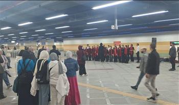 طلاب أكاديمية الفنون ينقلون الفنون الموسيقية إلى ركاب مترو