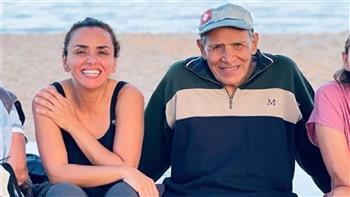 "نلتقي قريبًا يا حبيبي".. علا رشدي تنعى والدها بكلمات مؤثرة