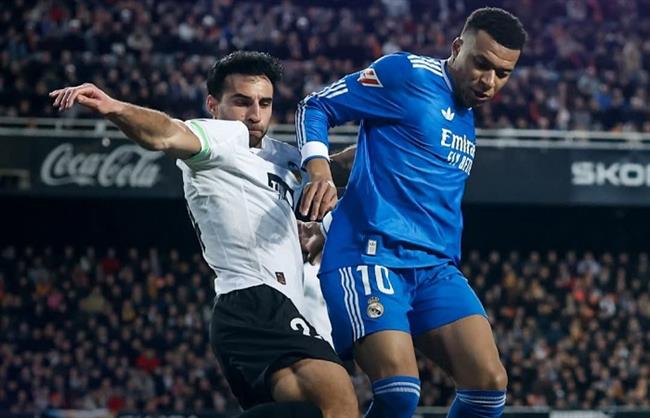 الدوري الإسباني.. التعادل سيد الموقف بين ريال مدريد وفالنسيا في الشوط الأول 