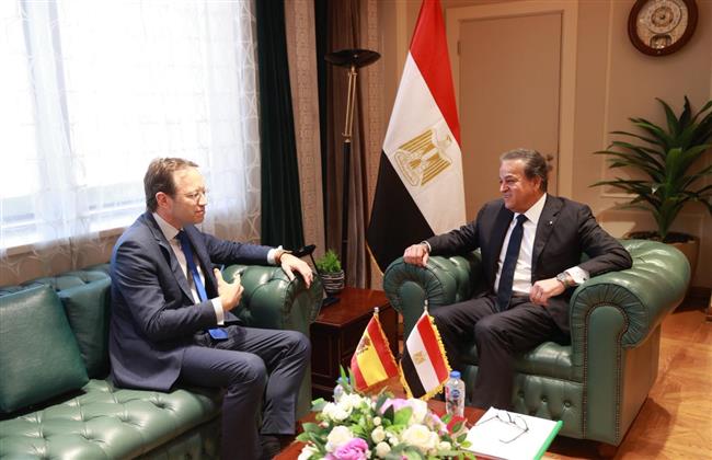 عبد الغفار يستقبل السفير الإسباني لبحث تعزيز التعاون الصحي