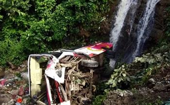 زفاف ينتهي بطريقة كارثية.. منحدرات نيبال تبتلع حافلة المعازيم