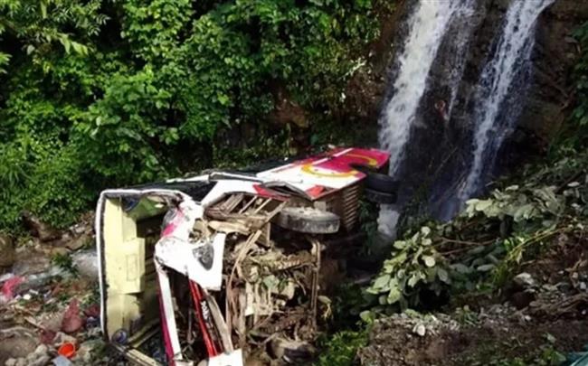 زفاف ينتهي بطريقة كارثية.. منحدرات نيبال تبتلع حافلة المعازيم