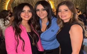 زينة تحتفل بعيد ميلادها