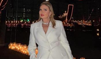 يسرا بتصميم أنيق ببدلة بيضاء