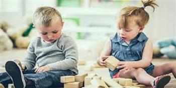 كيف تؤثر السنوات الأولى من حياة الطفل على صحته الجسدية مستقبلًا؟