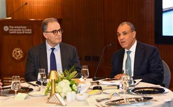 وزير الخارجية يلتقي مجلس أمناء الجامعة الأمريكية بالقاهرة