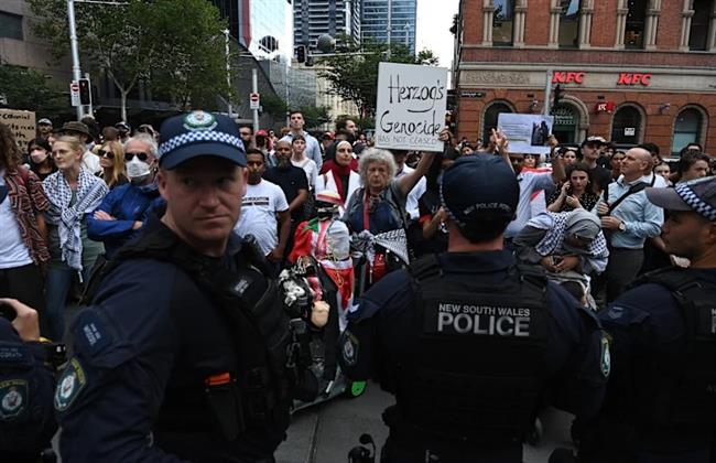 الآلاف يتظاهرون في أنحاء أستراليا احتجاجًا على زيارة الرئيس الإسرائيلي