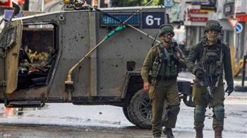 قوات الاحتلال الإسرائيلي تعتقل ما لايقل عن 21 فلسطينيا من الضفة الغربية