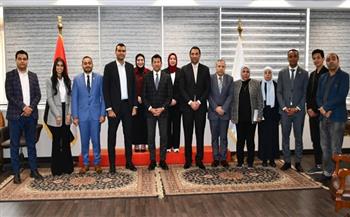 وزير الشباب والرياضة يجتمع بنواب البرلمان خريجي برامج الوزارة للمحاكاة