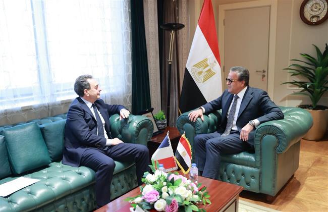 نائب رئيس الوزراء يستقبل السفير الفرنسي لبحث تعزيز التعاون الصحي