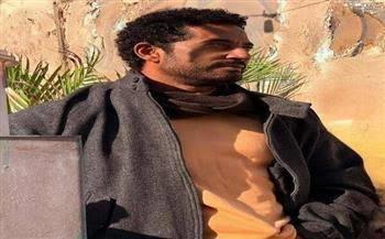 الجمهور يلتف حول عمرو سعد في كواليس «إفراج» في مصر القديمة ويعلق: أغلي حاجة حضن الناس الطيبين 