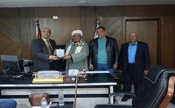 محافظ قنا يهنئ مديرية التعليم لفوزها بالمركز الثالث بقطاع الوجه القبلي في مسابقة "التميز في الحرف