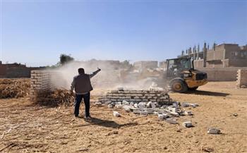 محافظ قنا : لن نسمح بالبناء المخالف أو الاستيلاء على أراضي الدولة