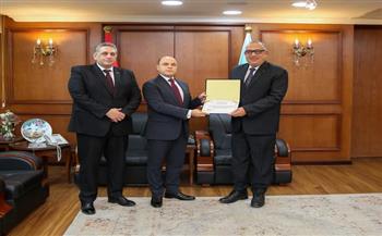  محافظ كفرالشيخ يكرم الكوادر الطبية المتميزة بعد تصدر مستشفيات المحافظة مراكز متقدمة