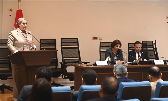 خلال أولى جلسات لجنة الاتصالات بـ"النواب".. رئيسة القومي للطفولة تستعرض توصيات حماية الأطفال في الفضاء الرقمي