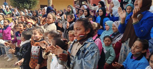 عروض فنية وورش تفاعلية في ثاني أيام القافلة الثقافية بقرية "بنجر 18" ببرج العرب