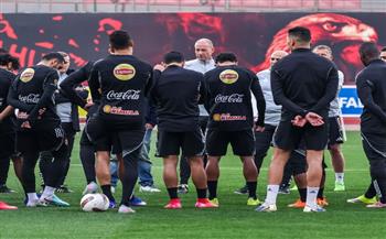 توروب يحاضر لاعبي الأهلي وتدريبات خططية استعدادًا للقاء الإسماعيلي