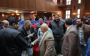 رئيس مياه القاهرة يلتقي العاملين بالقطاعات التجارية للاستماع إلى مقترحات التطوير