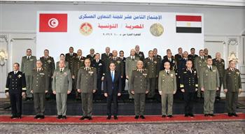 الفريق أول عبد المجيد صقر يلتقى وزير الدفاع الوطنى للجمهورية التونسية