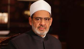 في لفتة إنسانية.. شيخ الأزهر يقدِّم دعمًا إنسانيًّا وماديًّا لأسرة الطالب الإندونيسي "شهيد العلم"