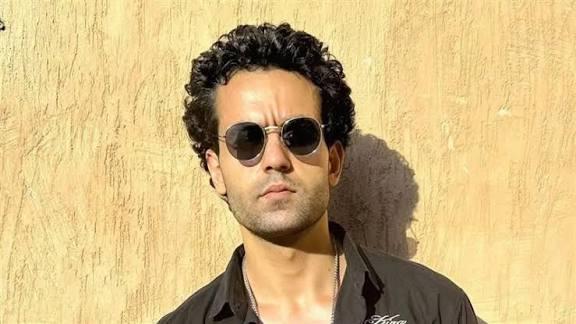 المؤلف محمد فريد يعلن وفاة جده  