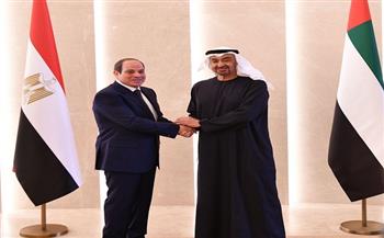 الشيخ محمد بن زايد يستقبل الرئيس السيسي لدى وصوله إلى أبوظبي