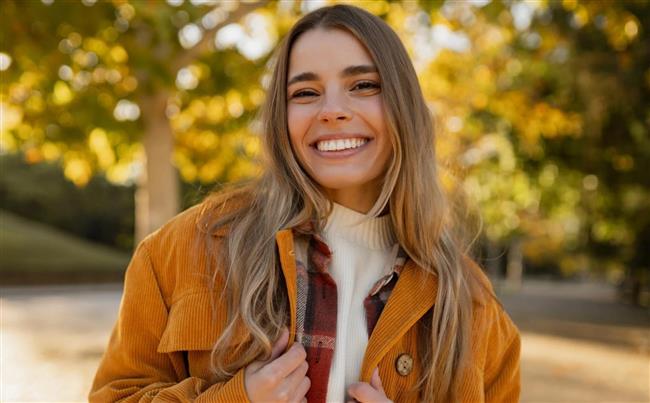 في شهر المرأة.. هل نشأتِ في أسرة علمتك تقدير الذات؟.. اعرفي التفاصيل