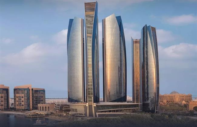 "أبوظبي الإعلامي": إصابات بسيطة لامرأة وطفلها نتيجة سقوط شظايا طائرة مسيرة على واجهة أحد المباني