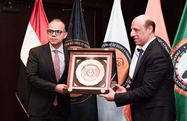 الرقابة المالية تُكرّم الدكتور محمد فريد تقديرًا لفترة رئاسته للهيئة قبل توليه حقيبة الاستثمار