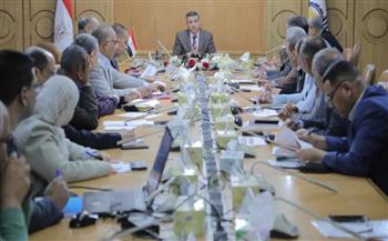 محافظ قنا: مراجعة الخطة الاستثمارية بما يحقق أقصى نفع لصالح المواطنين