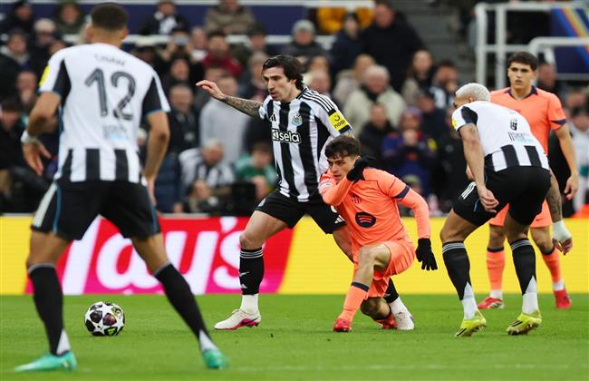 دوري أبطال أوروبا.. برشلونة الإسباني يتعادل سلبيا مع نيوكاسل في الشوط الأول