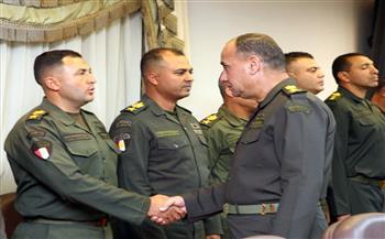 الفريق أشرف سالم زاهر  يلتقى عدداً من قادة الوحدات والوحدات الفرعية بالجيشين الثانى والثالث الميدانيين