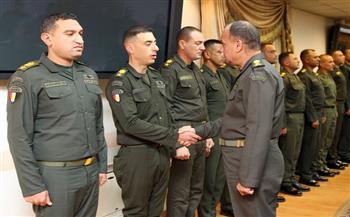  وزير الدفاع يلتقى عددًا من قادة الوحدات والوحدات الفرعية بالجيشين الثاني والثالث الميدانيين