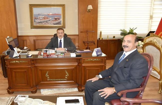 محافظ بورسعيد يستقبل مدير عام هيئة تعليم الكبار لبحث سبل تعزيز التعاون بالمحافظة