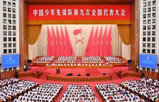 "شاب صيني" من سائق تاكسي في شوارع الصين إلى نائب فى "البرلمان" المجلس الوطني لنواب الشعب الصينى