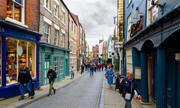 تجار التجزئة في بريطانيا يحذرون: حرب إيران تهدد المبيعات وترفع الأسعار