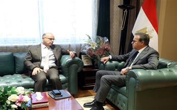 وزيرا الصحة والاستثمار يبحثان تعزيز الشراكة مع القطاع الخاص لتطوير وتوسيع منظومة التأمين الصحي الشامل