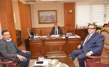 محافظ بورسعيد يستعرض عددًا من المقترحات والرؤى الفنية التي تستهدف دعم جهود التطوير العمراني بالمحافظة