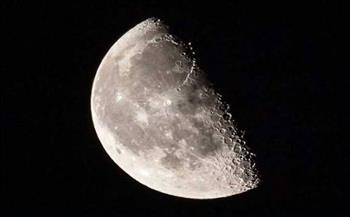 ظاهرة فلكية في سماء مصر.. القمر في طور «التربيع الأخير»