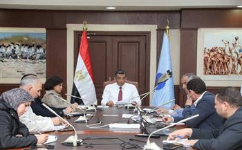 محافظ البحر الأحمر يتابع موقف مياه الشرب والصرف الصحي وخطط تطوير المنظومة بالغردقة