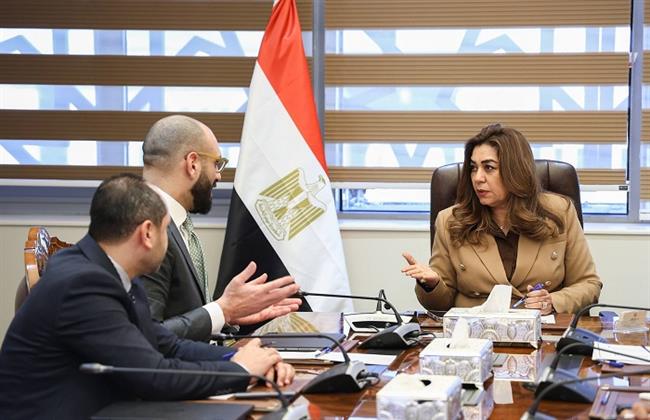 وزيرة التنمية المحلية والبيئة تتابع جهود تطوير ورقمنة بعض الخدمات المقدمة للمواطنين بالمحافظات