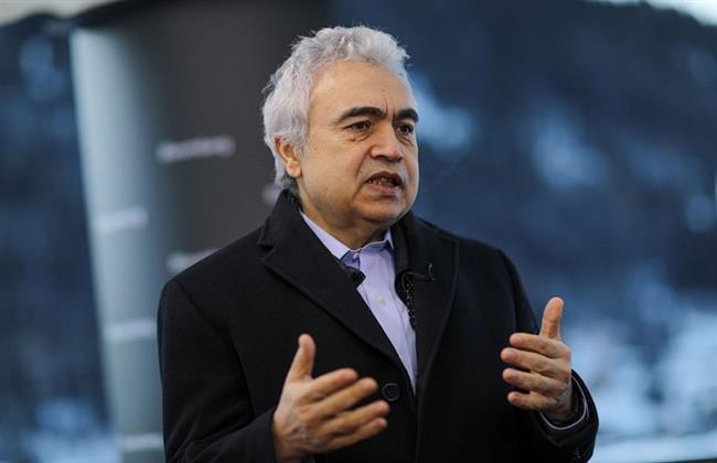 وكالة الطاقة الدولية تعقد اجتماعًا طارئًا لبحث استخدام الاحتياطيات النفطية مع ارتفاع الأسعار