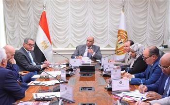 وزير العمل يؤكد لممثلي المجلس التصديري للملابس الجاهزة: إزالة أي عقبات قد تواجه هذه الصناعة كثيفة العمالة