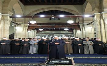 في أولى الليالي الوترية من رمضان.. الآلاف يؤدون صلاتي العشاء والتراويح بالجامع الأزهر