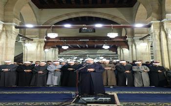 في أولى الليالي الوترية من رمضان.. الآلاف يؤدون صلاتي العشاء والتراويح بالجامع الأزهر