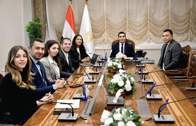 وزير الشباب والرياضة يجتمع مع مسؤلي شركة أديداس لبحث سبل التعاون المشترك   