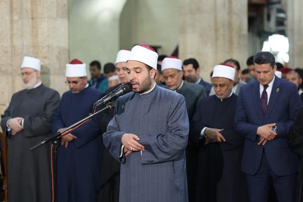 في الليلة الـ 22 من رمضان.. آلاف المصلين يحيون التراويح بالقراءات المتواترة في رحاب الجامع الأزهر