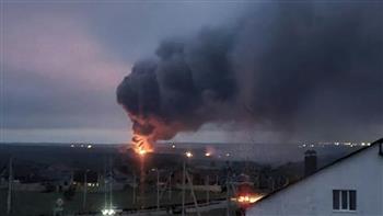 إعلام إسرائيلي: سقوط قنابل عنقودية من صاروخ انشطاري أطلق من إيران جنوب تل أبيب